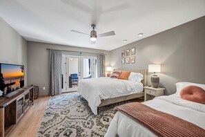 3 Schlafzimmer, Schreibtisch, Bügeleisen/Bügelbrett, Reisekinderbett