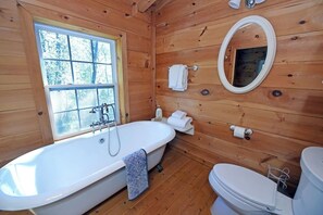 Hårføner, håndklær, såpe og toalettpapir