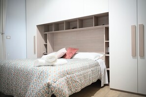 2 bedrooms, iron/ironing board, travel cot, WiFi