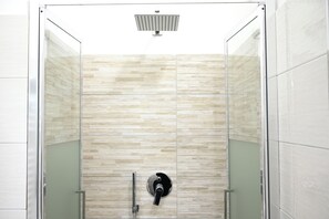 Shower, hair dryer, towels, soap - Mirabilia Suites Colosseum - Luna (Roma)
