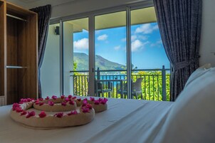 Caja de seguridad en la habitación y cortinas blackout 
