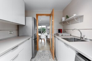 Fridge, oven, dishwasher, coffee/tea maker - Amphora Beach 2449 Eden Garden (Manilva)