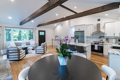 Charming Modern home in Westhampton