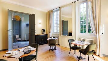 Free daily continental breakfast