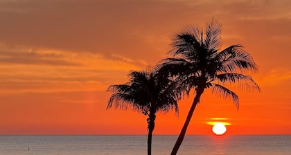 Beachfront Sanibel Escape – Steps to Sand & Sunset Views