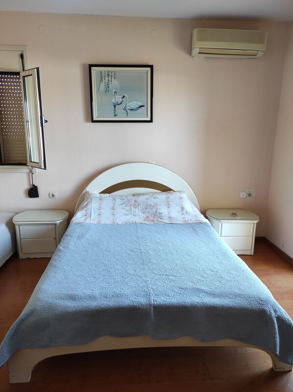 1 soverom, strykejern/-brett, wi-fi (inkludert) og sengetøy