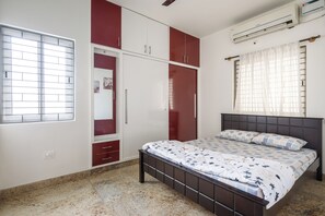 3 habitaciones, tabla de planchar con plancha, wifi y ropa de cama 