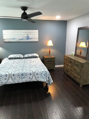 3 habitaciones, tabla de planchar con plancha, wifi y ropa de cama