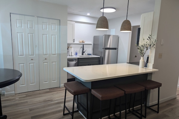 ثلاجة، ميكروويف، فرن، موقد طهي مسطح