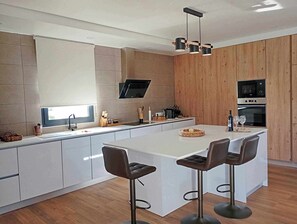 Fridge, microwave, oven, stovetop - Casa de Lazer da Chã (Alqueidão da Serra)