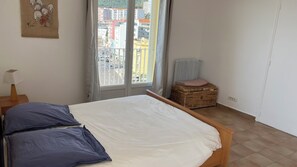 2 chambres, fer et planche à repasser, Wi-Fi gratuit, draps fournis