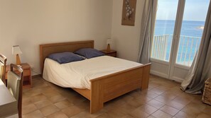 2 chambres, fer et planche à repasser, Wi-Fi gratuit, draps fournis