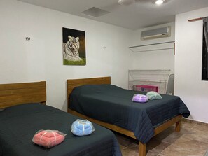 2 quartos, ferros/tábuas de passar roupa, Wi-Fi, roupa de cama