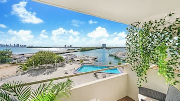 Estúdio, sacada, vista para o canal | Sacada