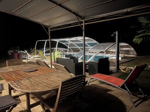 Outdoor dining - Maison à la Campagne Proche de Brantôme et Périgueux Avec Piscine Couverte (La Chapelle-Gonaguet)