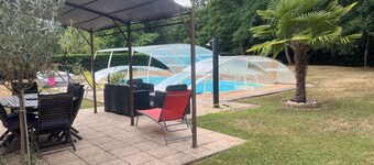 Maison à la Campagne Proche de Brantôme et Périgueux Avec Piscine Couverte