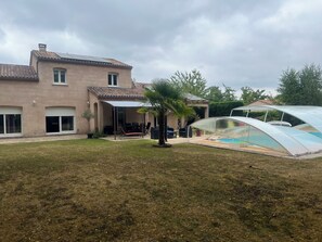 المنشأة من الخارج