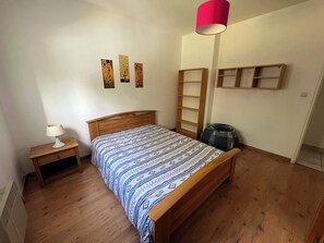3 bedrooms, desk, iron/ironing board, travel cot - Maison à la Campagne Proche de Brantôme et Périgueux Avec Piscine Couverte (La Chapelle-Gonaguet)