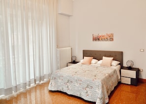 2 habitaciones, cuna de viaje, wifi y ropa de cama 