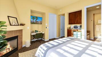 1 bedroom, desk, iron/ironing board, WiFi
