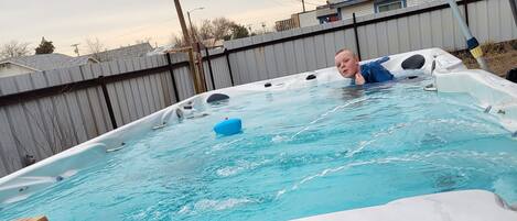 Outdoor spa tub