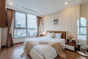Appartement, 3 slaapkamers, balkon, uitzicht op stad | Individueel gedecoreerd, individueel gemeubileerd, een bureau