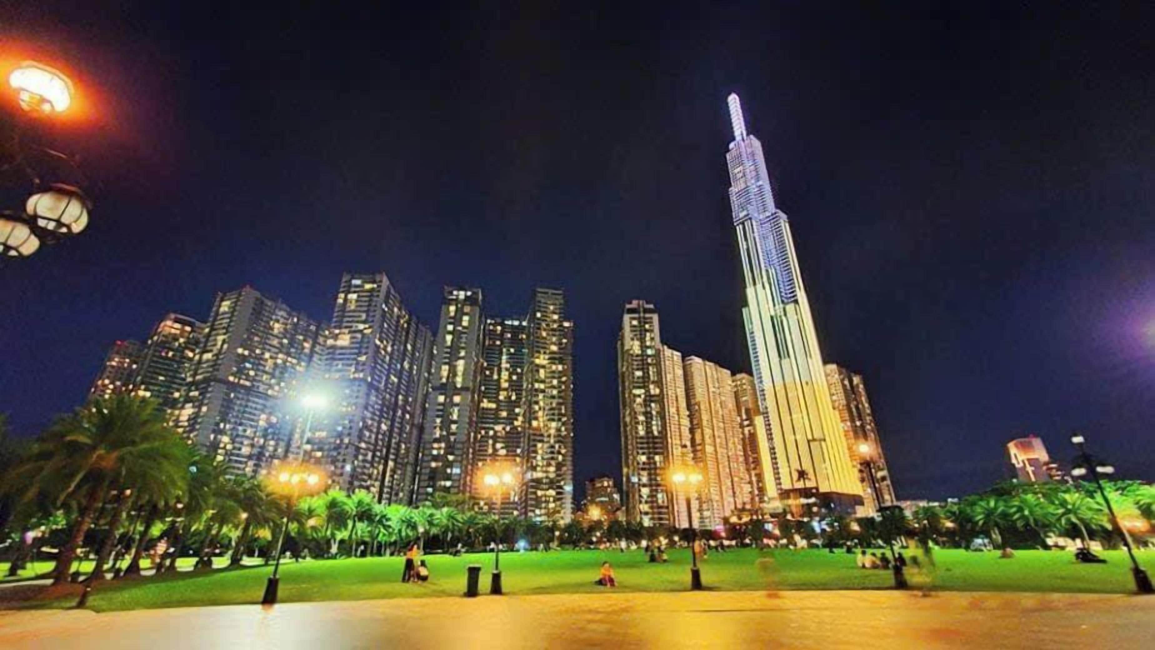 住宿正面 - 傍晚/夜晚