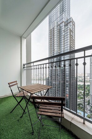 Apartment, 3 Bedrooms, Balcony, City View | Balcony - Cityhome Apartment Vinhomes Central Park (Ho Chi Minh City)