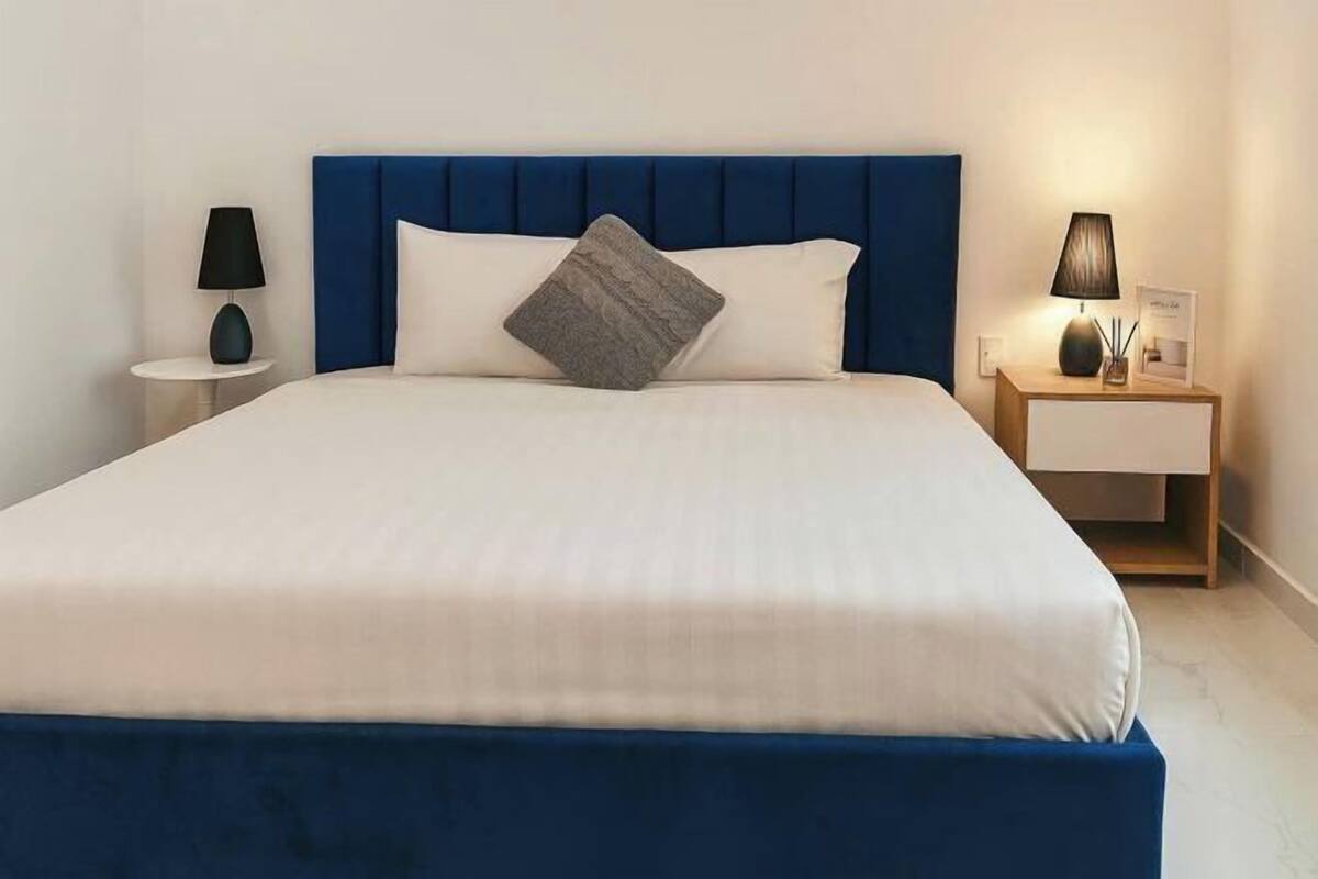 2 slaapkamers, geluiddichte muren, een strijkplank/strijkijzer