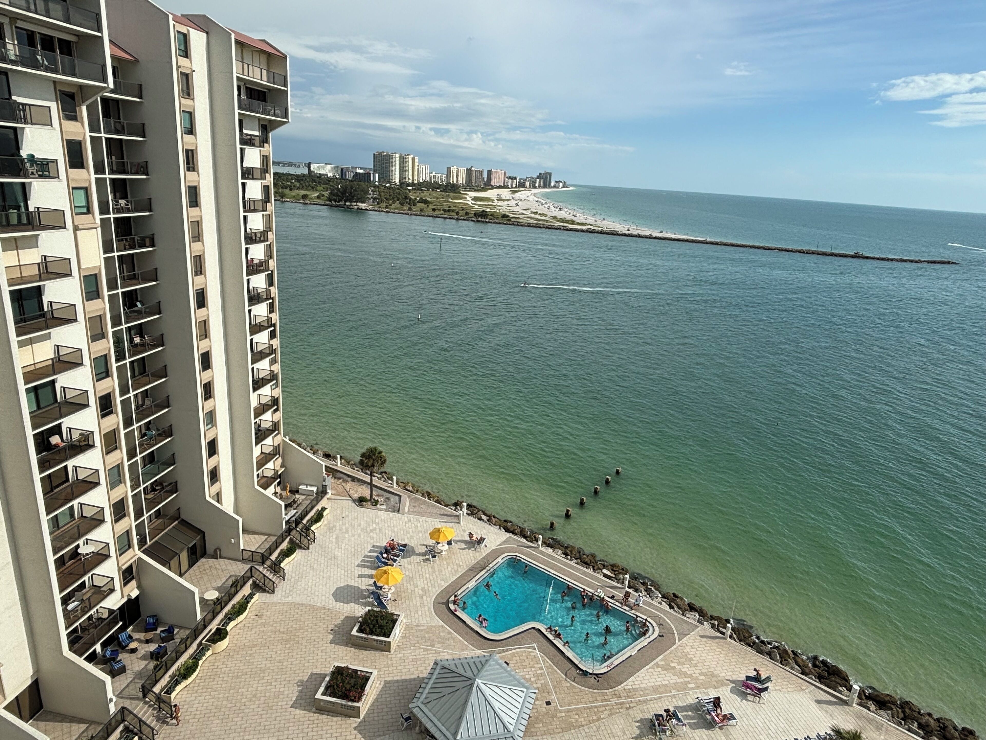 Utendørsbasseng og et oppvarmet basseng