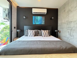 1 Schlafzimmer, Zimmersafe, Schreibtisch, Bügeleisen/Bügelbrett