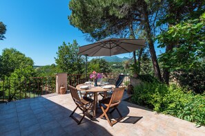 Outdoor dining - Domaine Punta Della Guardia Parenthèse Entre mer et Montagne (Cervione)