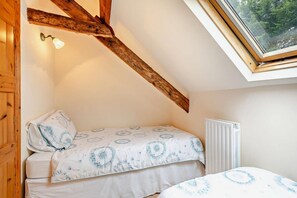 2 bedrooms, iron/ironing board, travel cot, free WiFi