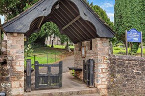 Property grounds - 2 Bed in Kentisbeare (oc-n29842) (Kentisbeare)