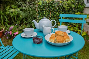 Outdoor dining - 2 Bed in Kentisbeare (oc-n29842) (Kentisbeare)