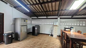 Full-sized fridge, microwave, oven, dishwasher