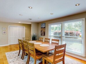 Dining - Charming 3-bed, 2- bath house with open concept living and sunroom in Savannah (Savannah)