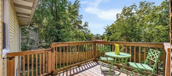 Charming 2-bedroom house in Old Hickory Village, Walk along the lake road.