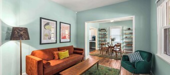 Charming 2 BR house in Old Hickory Village, a short walk from the lake road 