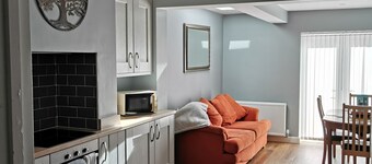 Relaxing home close to Worcester City Centre. Ideal for short or long stays