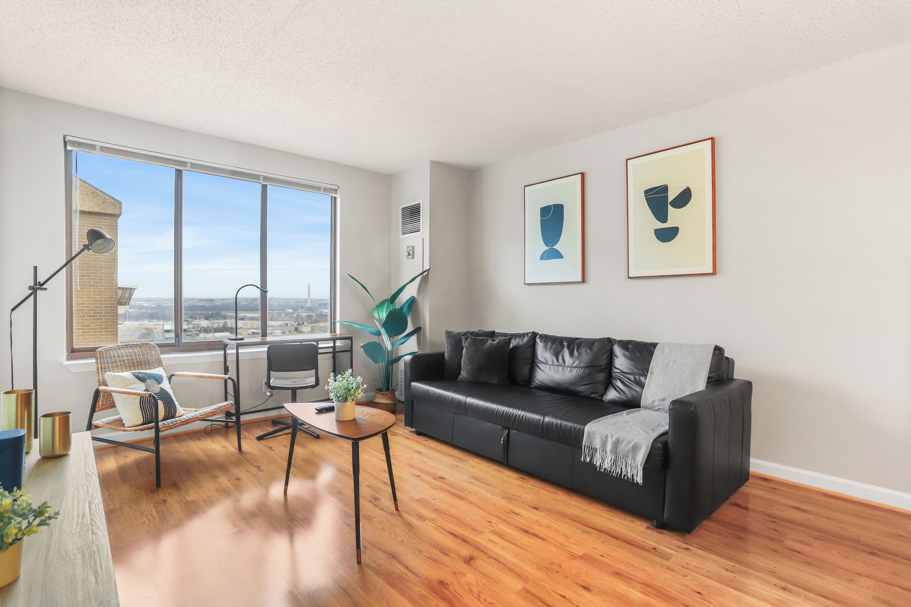 公寓, 2 間臥室, 城市景觀 | 起居區 | 50-吋電漿電視，提供有線頻道