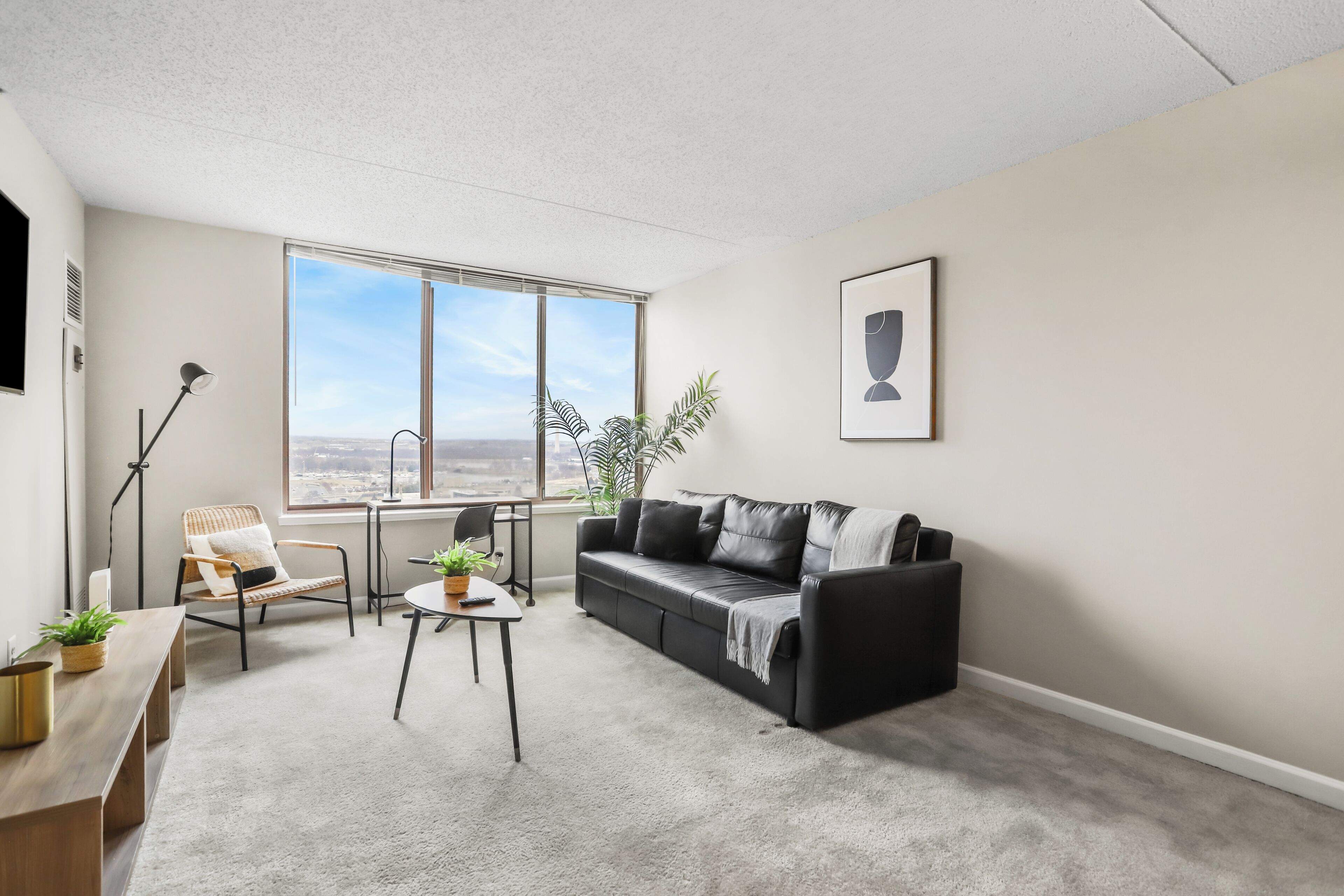 公寓, 1 間臥室, 城市景觀 | 起居區 | 50-吋電漿電視，提供有線頻道