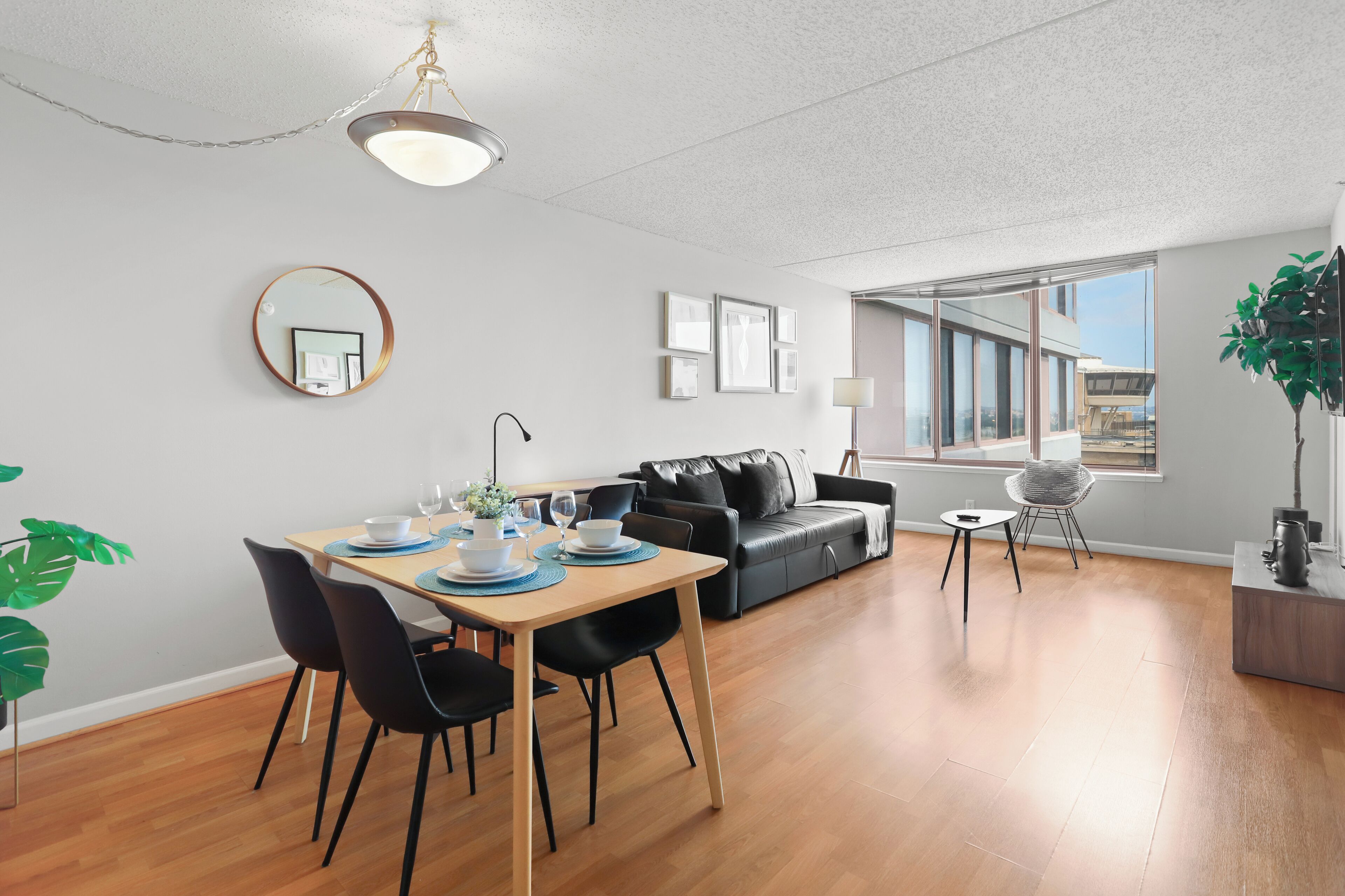 Apartamento Confort, 1 habitación, vistas a la ciudad | Zona de estar | Televisión de plasma de 50 pulgadas con canales por cable