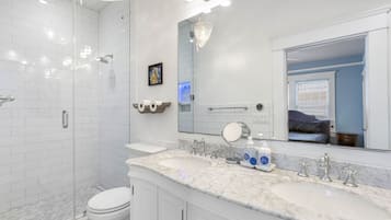 Douche, articles de toilette écologiques, sÚche-cheveux
