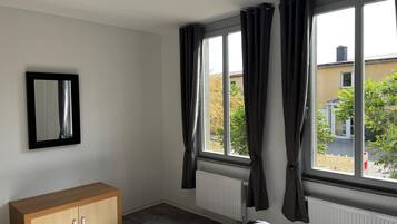 1 Schlafzimmer, BĂŒgeleisen/BĂŒgelbrett, Reisekinderbett, BettwĂ€sche