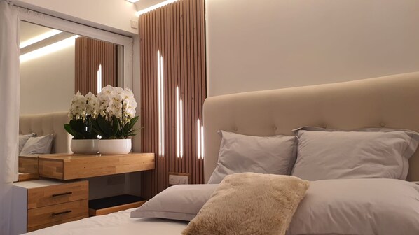 2 bedrooms, desk, iron/ironing board, free WiFi - Luxurious and Glamorous Apartment (Paris)