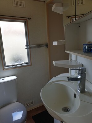 Een douche, handdoeken