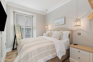 2 slaapkamers, een strijkplank/strijkijzer, reisbedje, gratis wifi