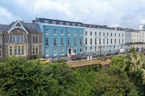 Exterior - 3 Croft House - Beach Front, Sea Views, Parking (Tenby)