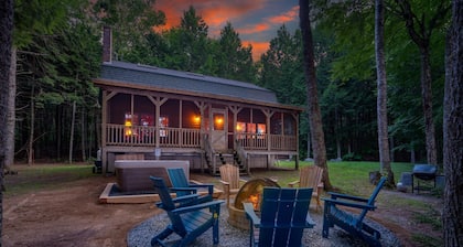 Lake front, hot tub, kayak, paddle board, Dogs, Mount Desert Island, Bar Harbor!